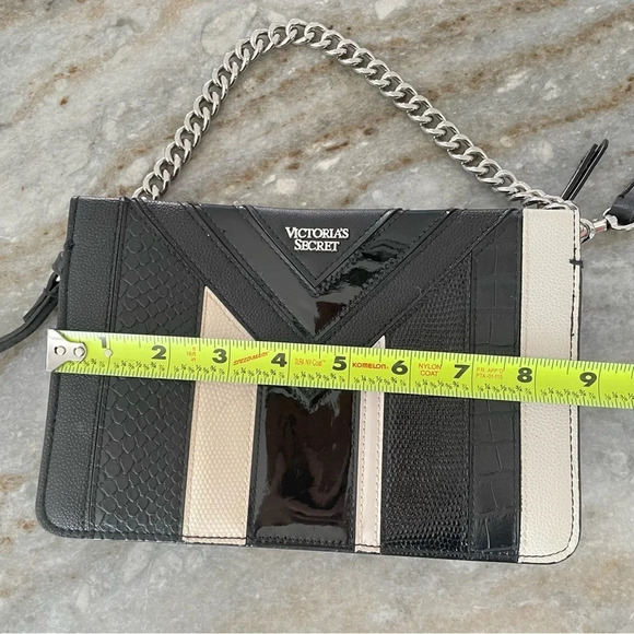 Victorias Secret Python Stripe Black White Crossbody Clutch Purse Chain - Picture 13 of 16